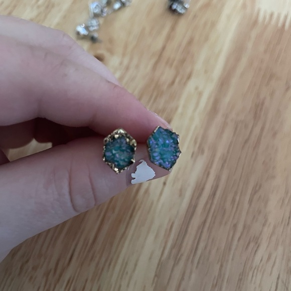 23 pairs of earrings - Picture 7 of 15